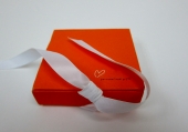 Hinged box with ribb...